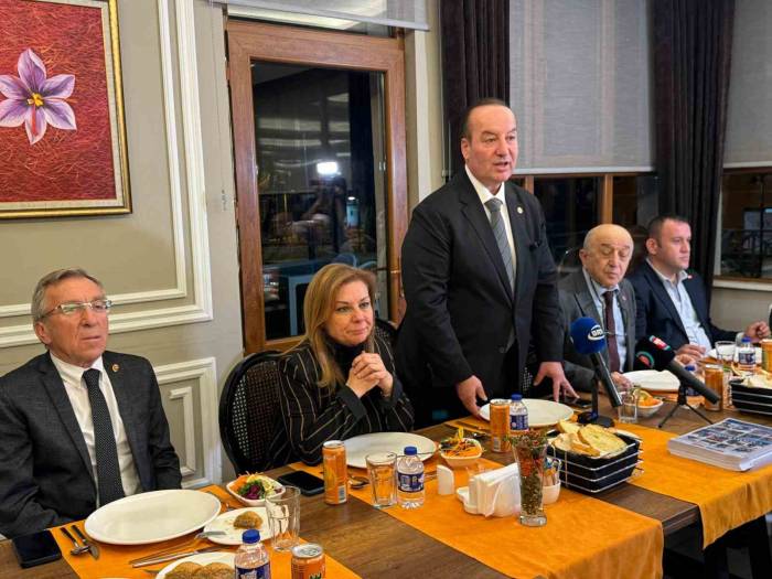 Milletvekili Akay Gazetecilerle Buluştu