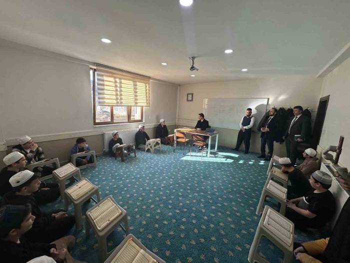 71 Öğrenci Hafız Olmak İçin Çalışmalarını Sürdürüyor