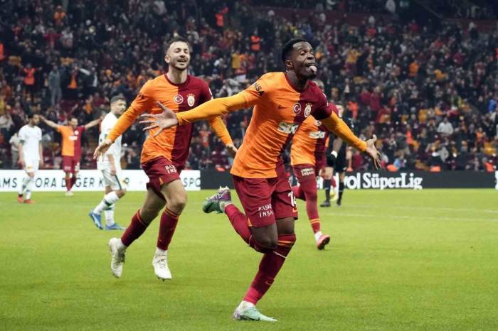 Wilfried Zaha 7. Golünü Attı