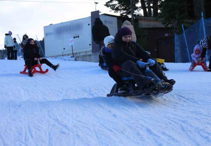 Ilgaz Dağı’nda Hafta Sonu Yoğunluğu: Karın Tadını Doyasıya Çıkardılar