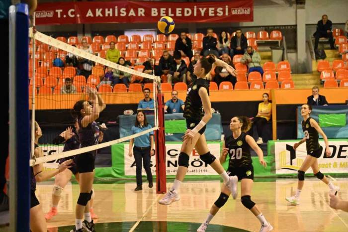 Manisa Büyükşehir’in Sultanları Yeni Yıla Galibiyetle Başladı: 3-0