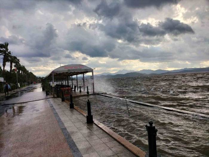 Köyceğiz’de Fırtına Etkili Oldu