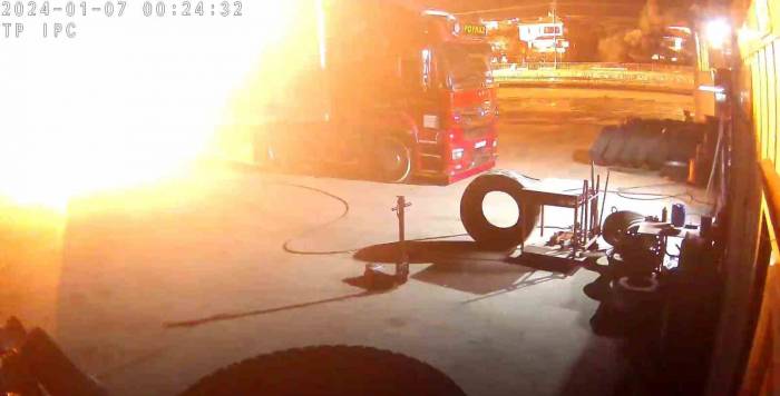Benzinlikteki Trafo Bomba Gibi Patladı, İtfaiyenin Hızlı Müdahalesi Faciayı Önledi
