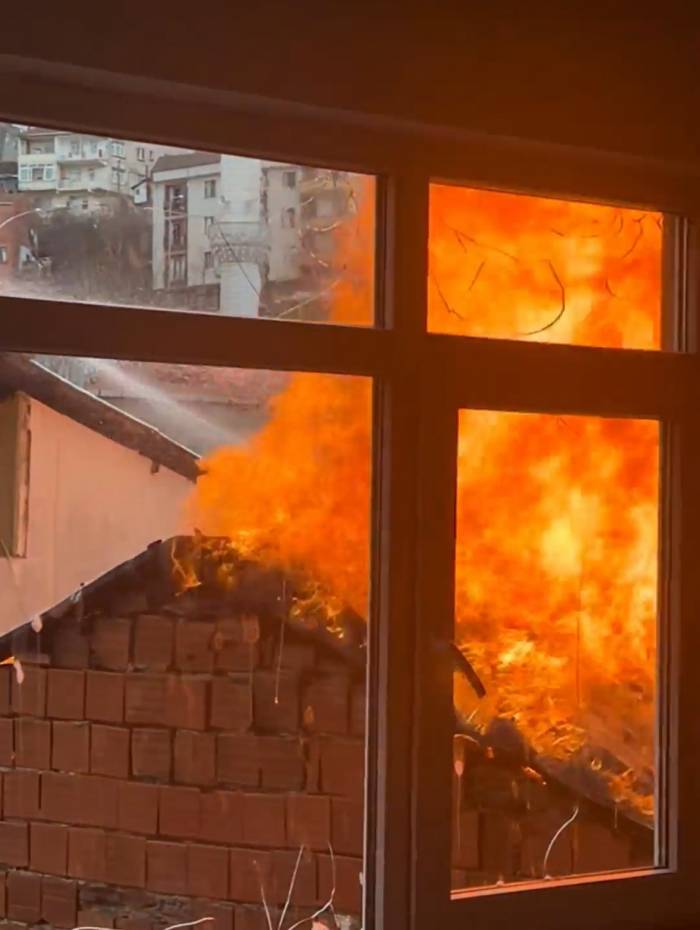 Şişli’de Gecekondu Alev Alev Yandı