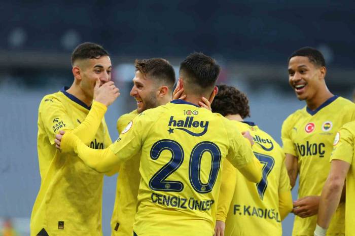 Trendyol Süper Lig: İstanbulspor: 1 - Fenerbahçe: 5 (Maç Sonucu)
