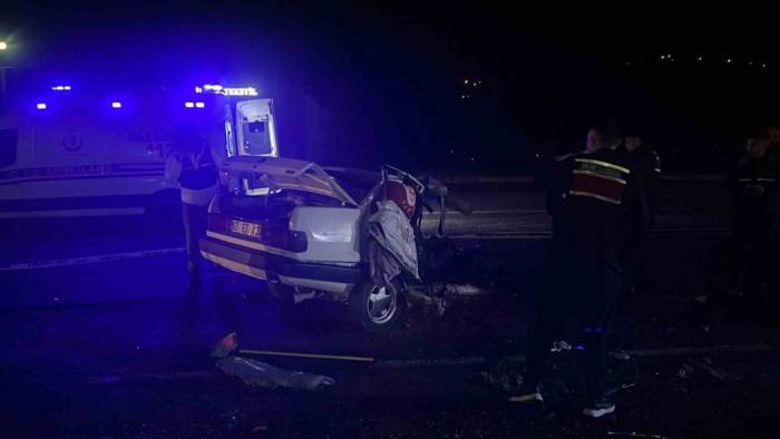Zonguldak’ta Feci Kazada Otomobil İkiye Bölündü: 1 Ölü, 5 Yaralı