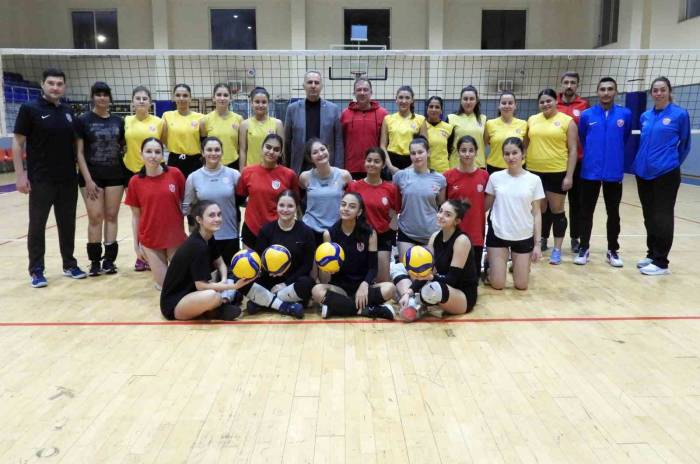 Kepez’de Voleybol Ateşi Yeniden Yakıldı