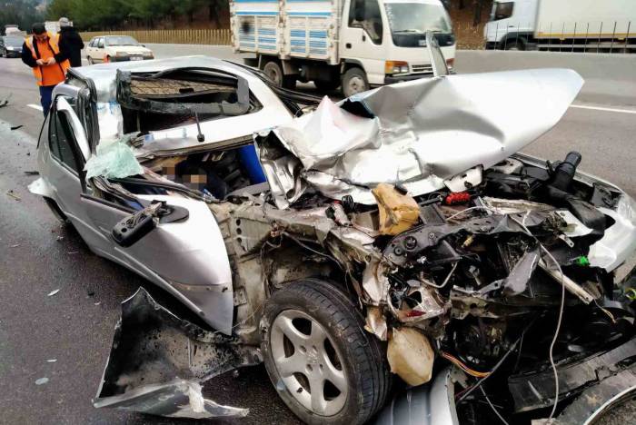 Memleketlerine Giden Polis Memurları Otoyolda Kaza Yaptı: 1 Ölü, 1 Yaralı