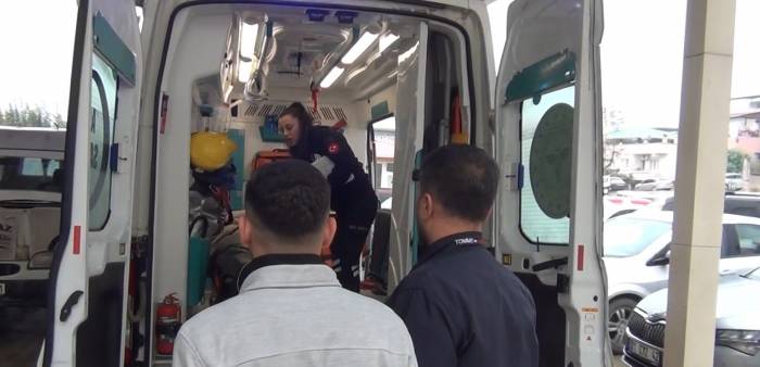 Kozan’da Minibüs Devrildi: 7 Yaralı
