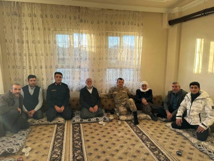 Jandarma, Şehit Ailelerini Yalnız Bırakmıyor