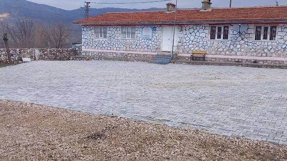 Öğrenciler Toz Ve Çamurdan Kurtuldu