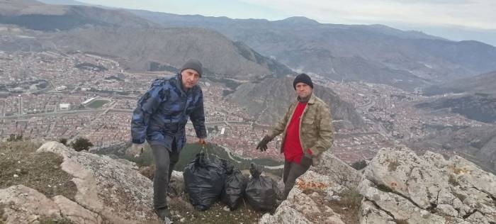 Gezinti Yaptıkları Ferhat Dağında Atık Topladılar