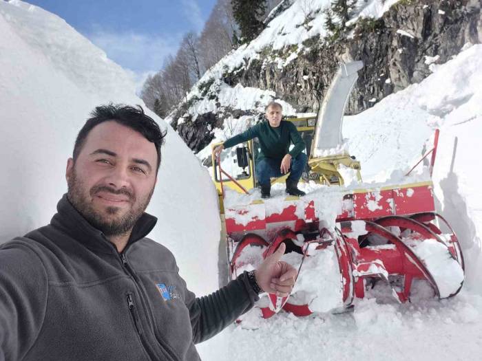 Artvin’in Camili Bölgesinde Karla Mücadele Sürüyor