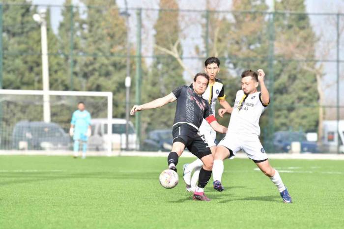 Şampiyonluk Adayı 1965 Manisa Spor Evinde Kaybetti