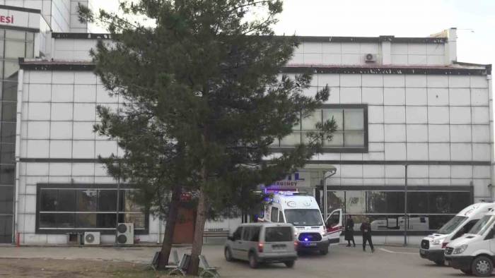 Gercüş’te Takla Atan Otomobilde Biri Bebek 5 Kişi Yaralandı