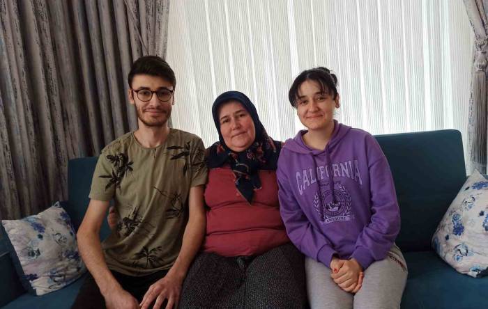 İki Engelli Çocuğu Olan Anne, 27 Yıldır "Anne" Kelimesine Hasret