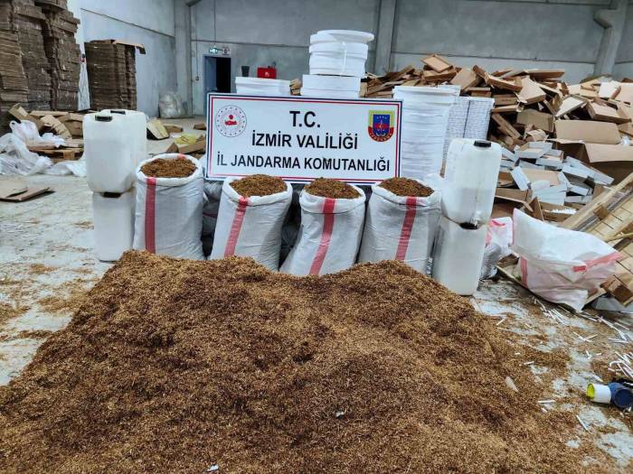 İzmir’de Kaçak Sigara Fabrikasına Baskın: 52 Milyonluk Ürün Ele Geçirildi