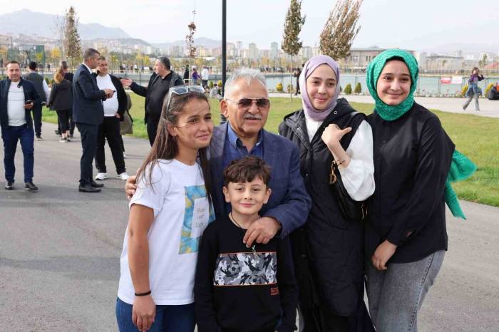 Kayserili Millet Bahçesi’ni Sevdi