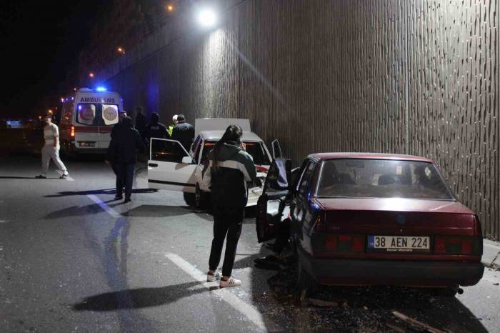 Kayseri’de İki Otomobil Çarpıştı: 1 Yaralı