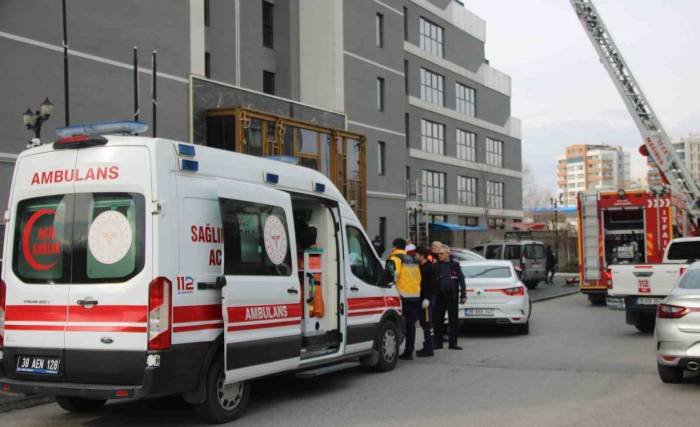 Otelde Çıkan Yangın Söndürüldü