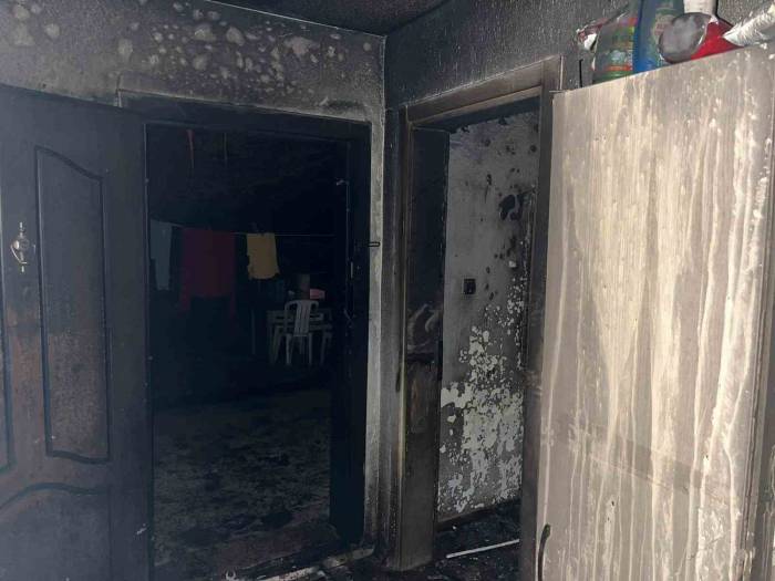 Babasına Kızan Afgan Uyruklu Genç Benzin Dökerek Yaktığı Evde Kardeşinin Ölümüne Sebep Oldu