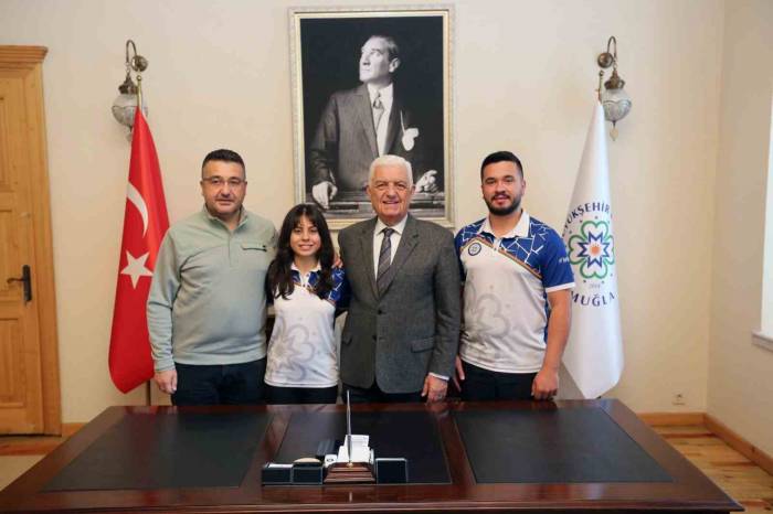 Muğla Büyükşehir Okçusu Hazal Dünya Rekoru Kırdı