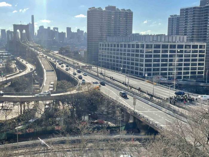 New York’taki Yahudiler "Gazze’de Ateşkes" Çağrısıyla Holland Tüneli’ni Trafiğe Kapattı