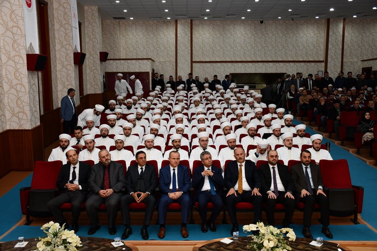 rizede-diyanet-akademisi-1-donem-aday-din-gorevlileri-mezuniyet-toreni-yapildi-1.jpg