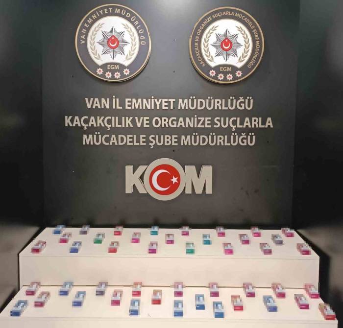 Van’da Kaçak Cep Telefonu Ve Elektronik Sigara Ele Geçirildi