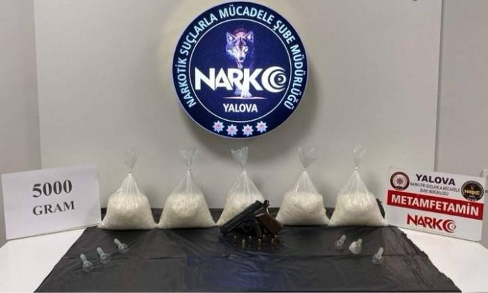 Yalova’da Sürücüsü Kaçan Otomobilden 5 Kilo Uyuşturucu Çıktı