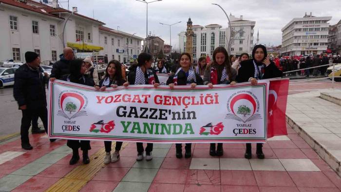 Yozgat’ta Öğrenciler “Gazze Şeridi Yürüyüşü” Gerçekleştirdi