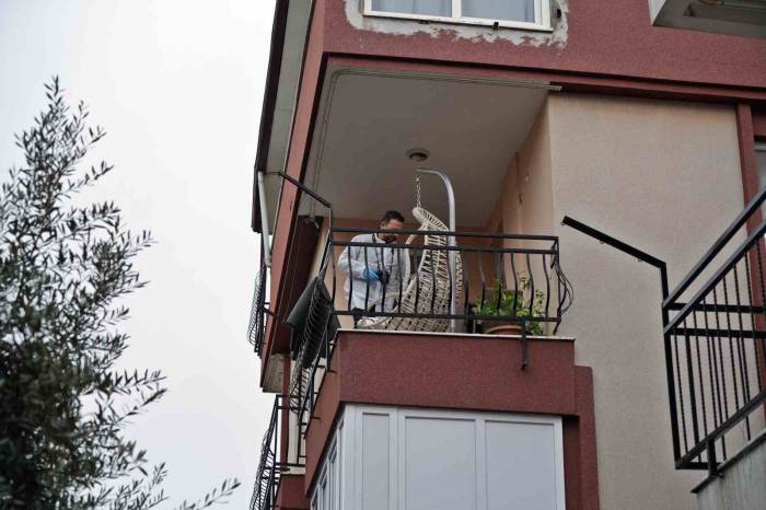 Balkonda Kanlar İçerisinde Ölü Bulundu