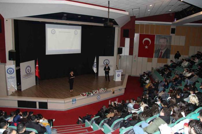 Üniversite Öğrencilere Yönelik ’siber Suçlar Ve Siber Güvenlik Semineri’ Düzenlendi