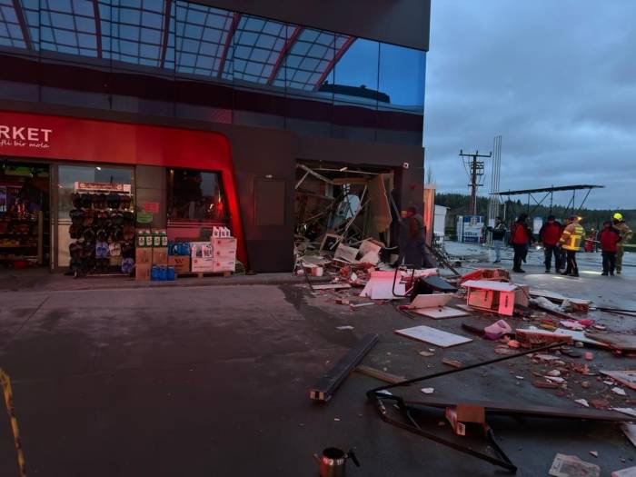 Balıkesir’de Akaryakıt İstasyonunda Patlama: 2 Yaralı