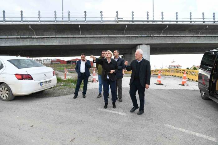 Lapseki Belediyesi, Yeni Sanayi Sitesi Girişine Yeni Yol İnşa Ediyor