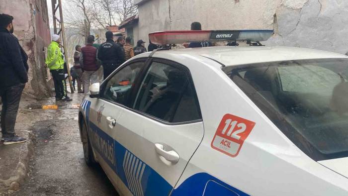 Alacak Verecek Kavgası Mahalleyi Karıştırdı: 7 Gözaltı