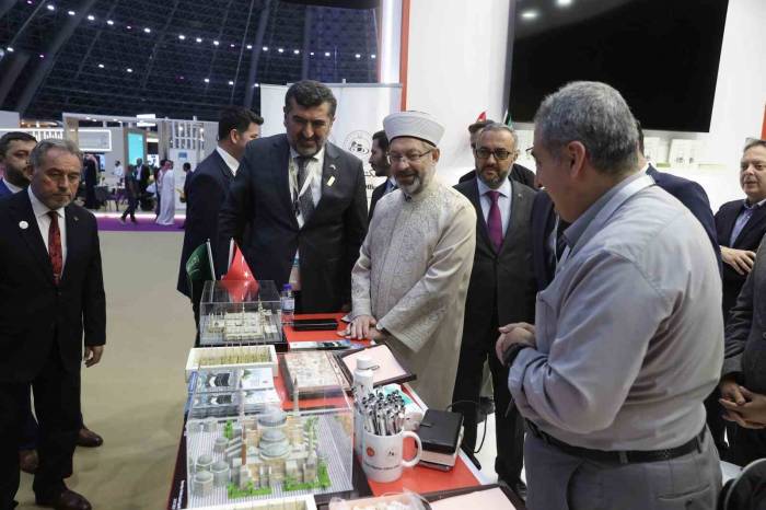 Diyanet İşleri Başkanı Erbaş: “Hacılarımıza Daha Nitelikli Hizmet Vermenin Gayreti İçerisindeyiz”