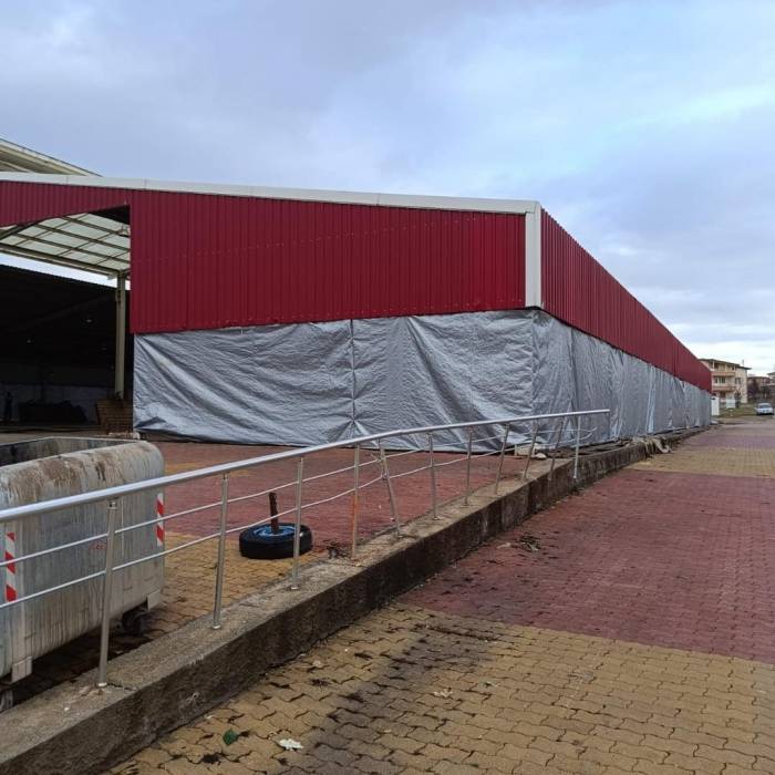 Pazar Yeri Branda Çekilerek Koruma Altına Alındı