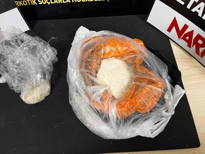 Durdurulan 2 Araçtan Uyuşturucu Çıktı