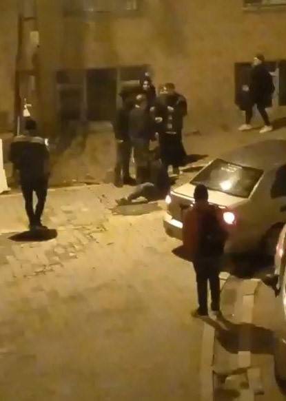 Esenyurt’ta Kızını Takip Eden Şahsı Önce Dövdü, Ardından Polise Teslim Etti