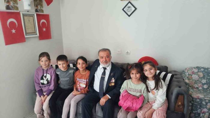 Hisarcık Cumhuriyet İlkokulu Öğrencilerinden Kıbrıs Gazisine Ziyaret