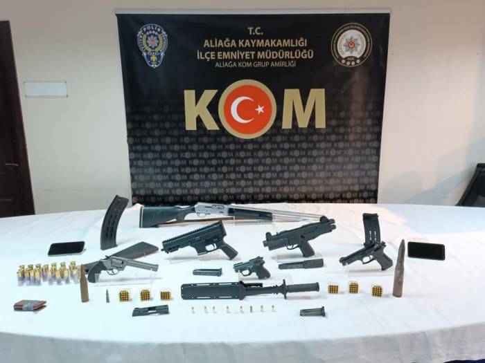 İzmir’de Silah Tacirine Darbe: Ele Geçirilenler Arasında Uçaksavar Mühimmatı Da Var