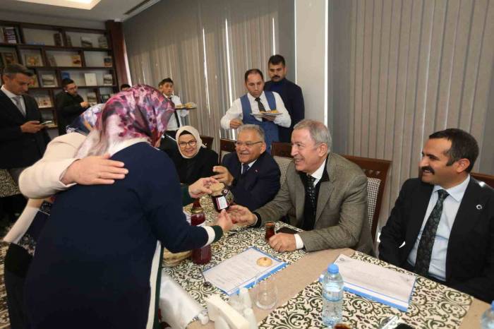 Akar Ve Büyükkılıç, Üreten Kadınlarla Buluştu