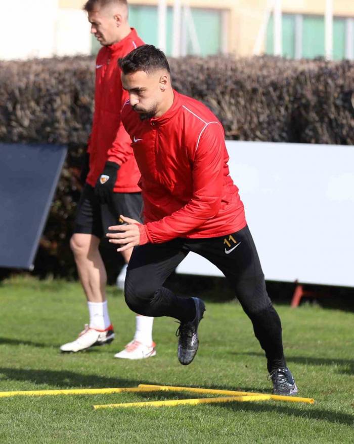 Kayserispor, Fatih Karagümrük Maçı Hazırlıklarını Tamamladı