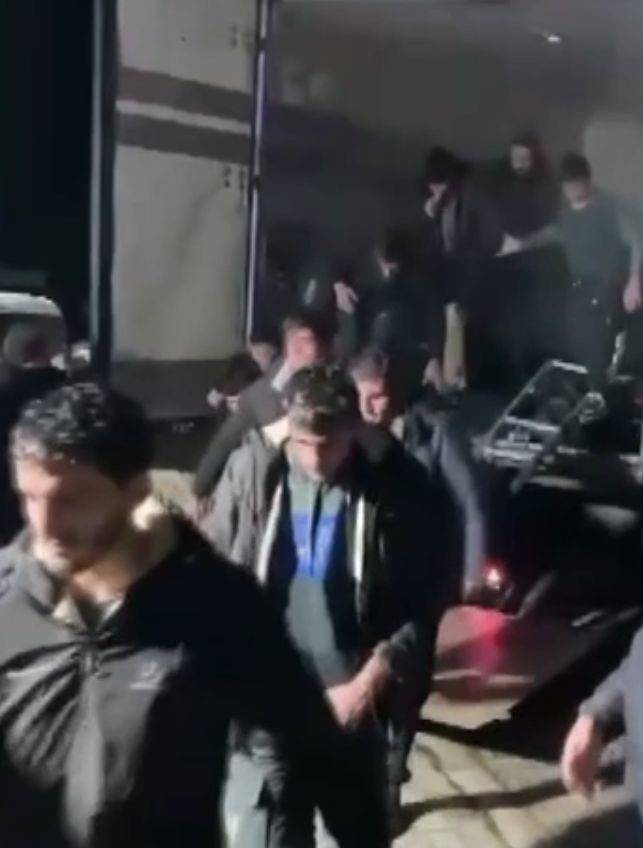 Şüphe Üzerine Durdurulan Kamyonda 60 Kaçak Göçmen Yakalandı