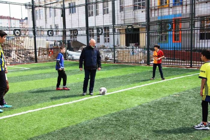 Başkan Çolakbayrakdar, Gençlerin Gönlünü Fethetti