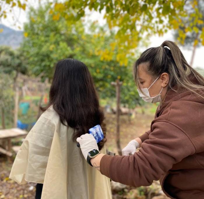 Kozan’da Yaşlılara Ve Çocuklara Ücretsiz Kuaförlük Hizmeti