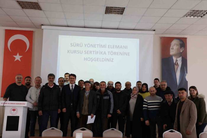 Sürü Yönetimi Eğitimi Alan Yetiştiricilere Sertifikaları Verildi