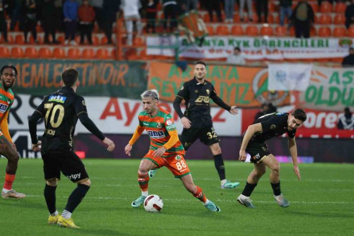 Trendyol Süper Lig: Alanyaspor: 0 - Mke Ankaragücü: 0 (İlk Yarı)