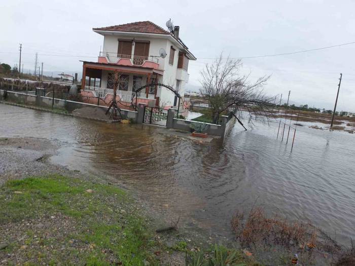 Balıkesir’de Yazlıkları Su Bastı